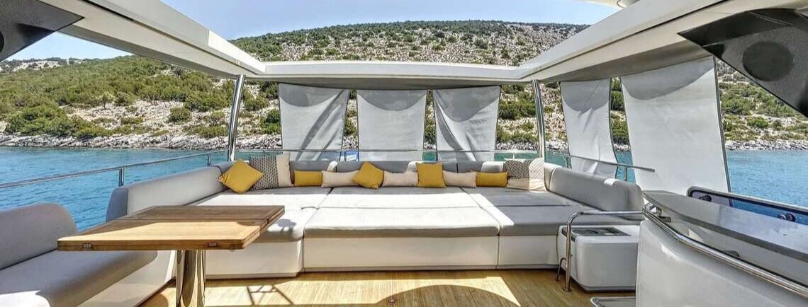 CRAZY HORSE Lagoon Catamaran 3