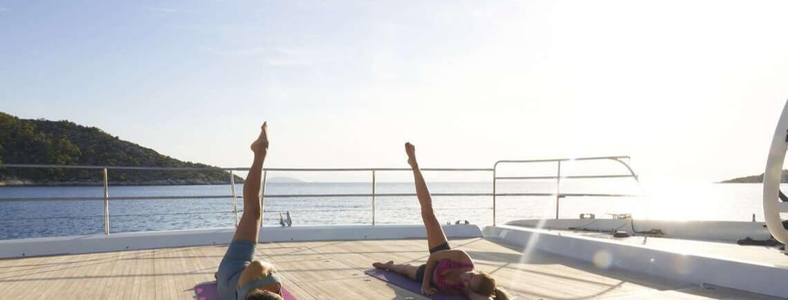 CRAZY HORSE Lagoon Catamaran 6