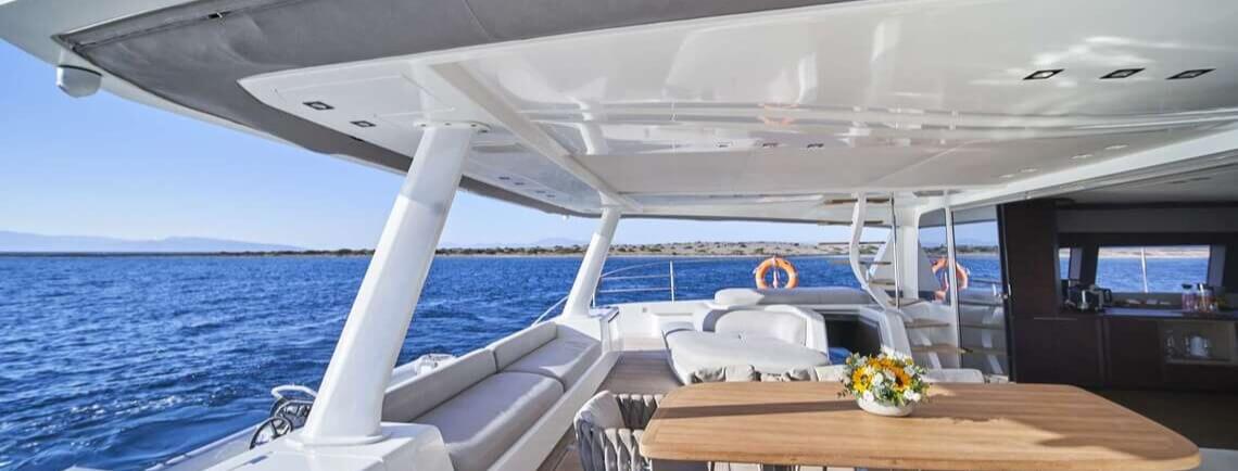 CRAZY HORSE Lagoon Catamaran 8