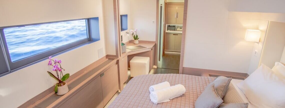 DOMPE Fountaine Pajot 16