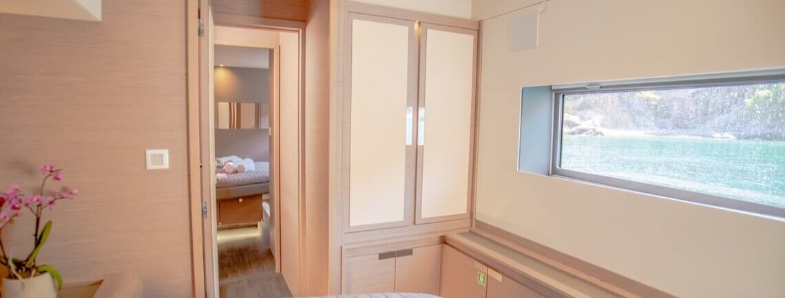 DOMPE Fountaine Pajot 18