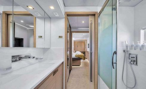 NEOW Fountaine Pajot 9
