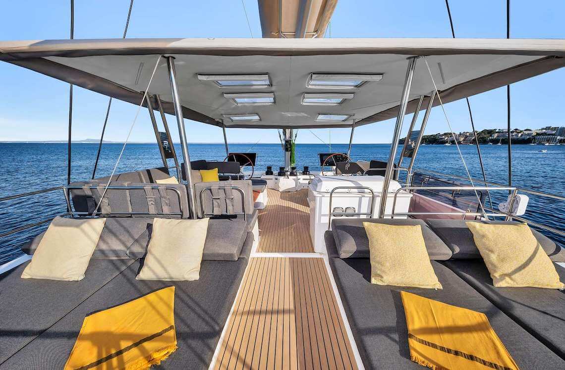 NEOW Fountaine Pajot 2