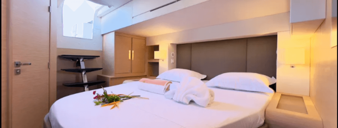 ARGO Fountaine Pajot 12