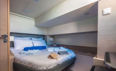 ADEONA Fountaine Pajot 5