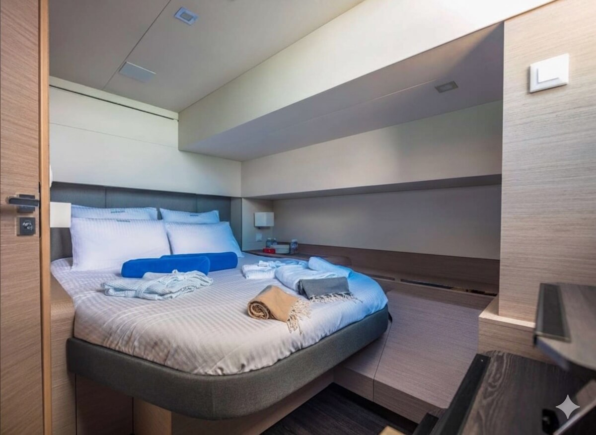 ADEONA Fountaine Pajot 5