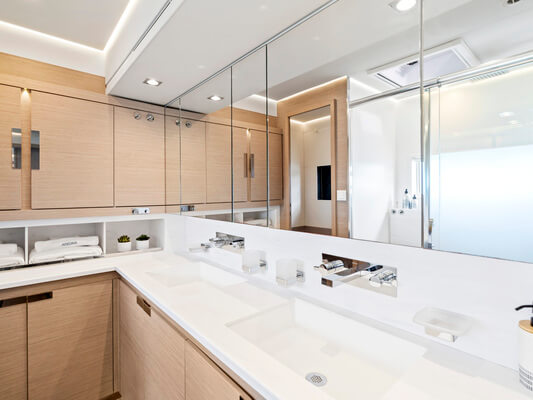 ADEONA Fountaine Pajot 3