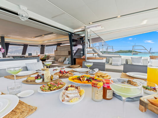 ADEONA Fountaine Pajot 4