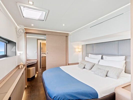 ADEONA Fountaine Pajot 5