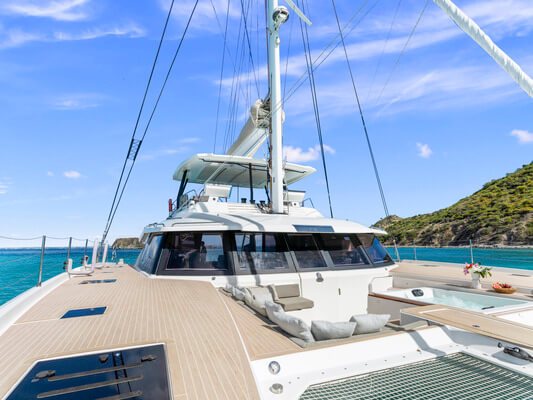 ADEONA Fountaine Pajot 13