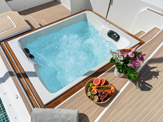 ADEONA Fountaine Pajot 15