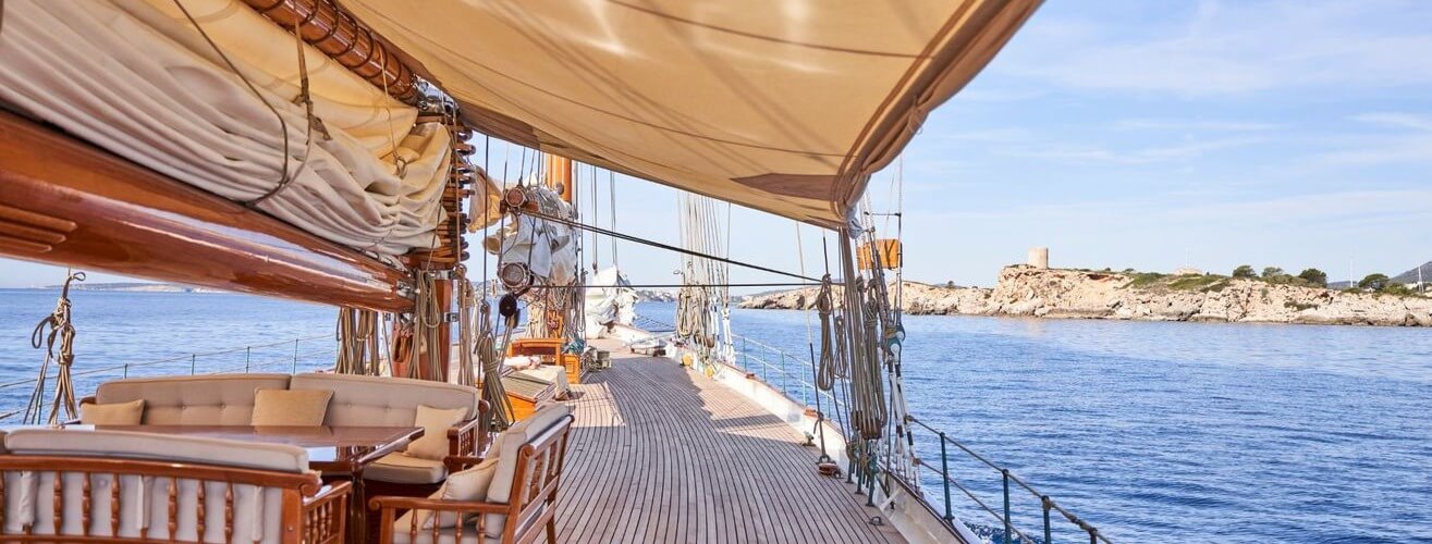 ELENA of LONDON Herreshoff 8