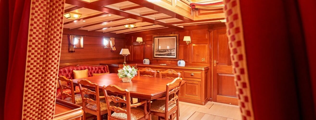 ELENA of LONDON Herreshoff 21