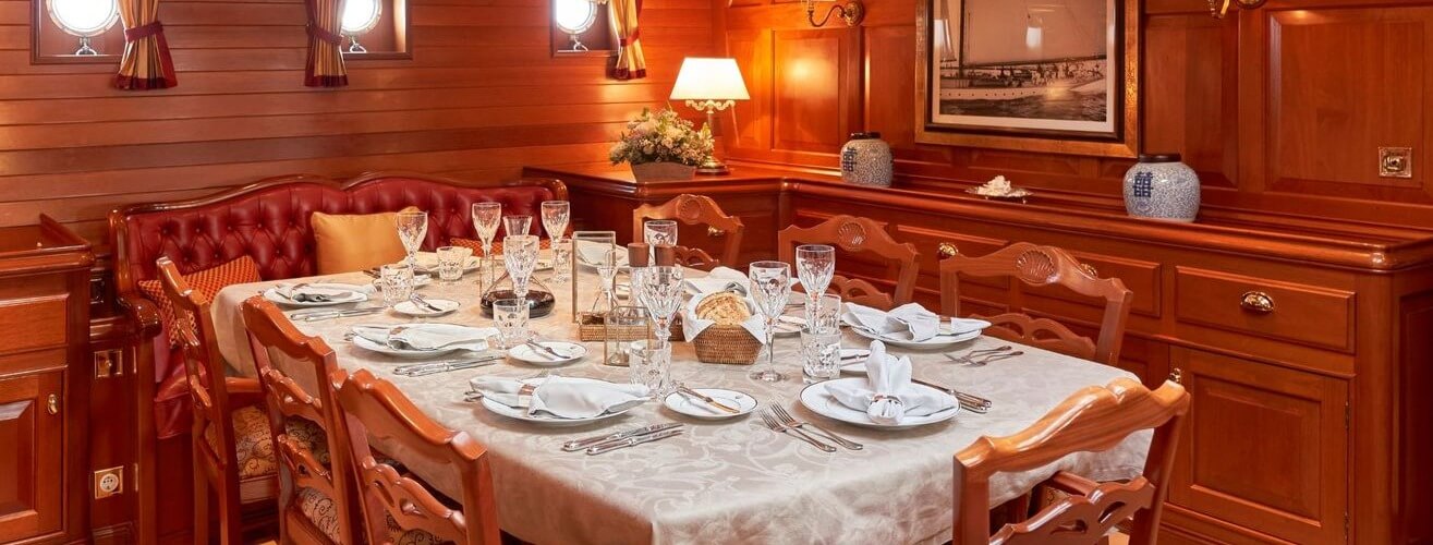 ELENA of LONDON Herreshoff 22