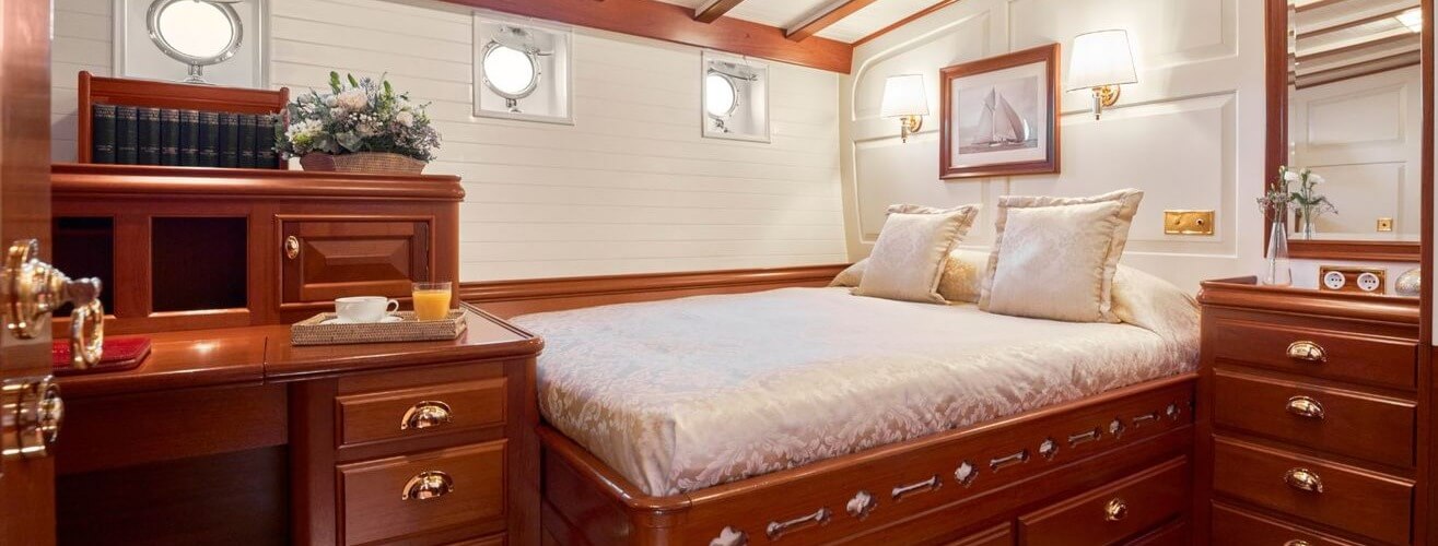 ELENA of LONDON Herreshoff 23