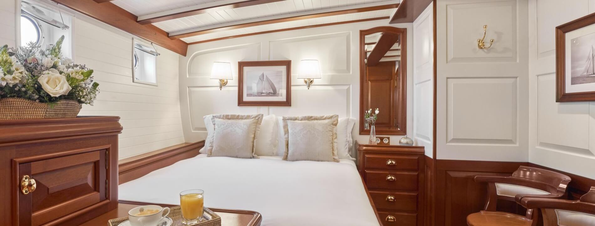 ELENA of LONDON Herreshoff 26