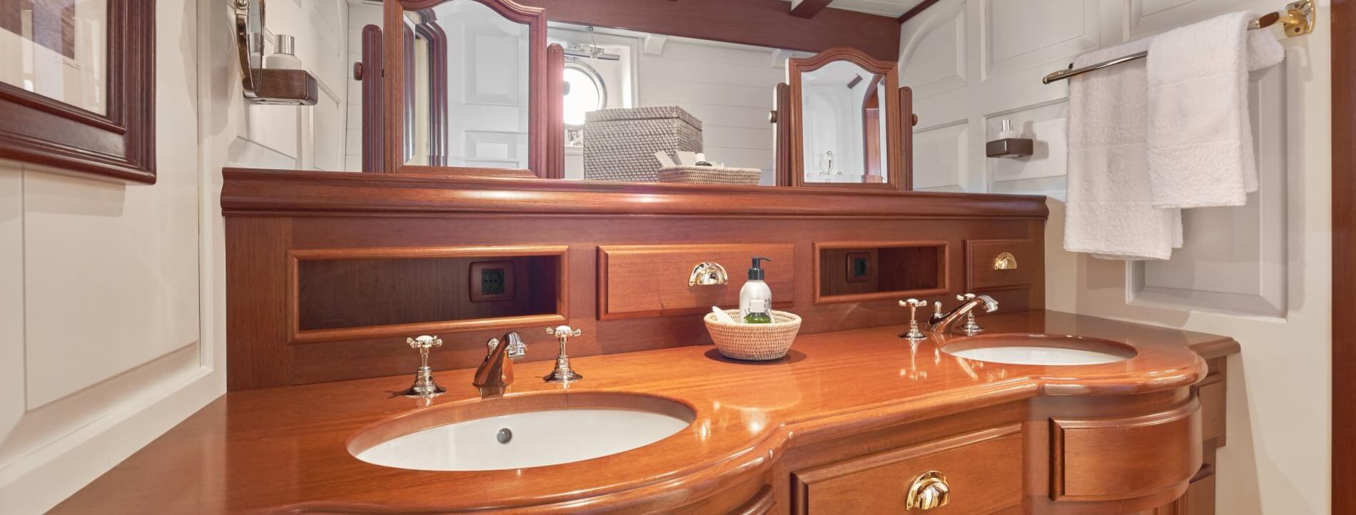 ELENA of LONDON Herreshoff 27