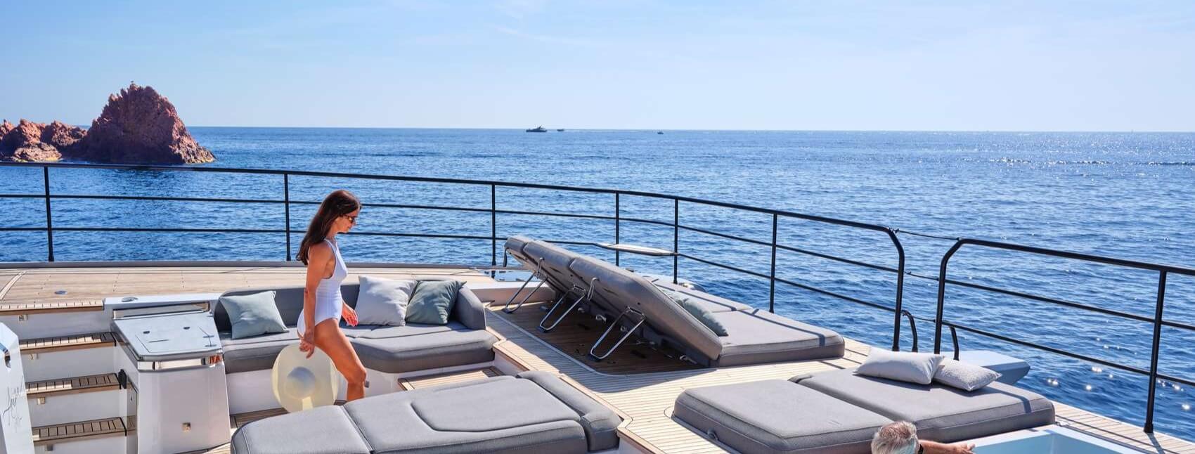 ALINA Fountaine Pajot 1