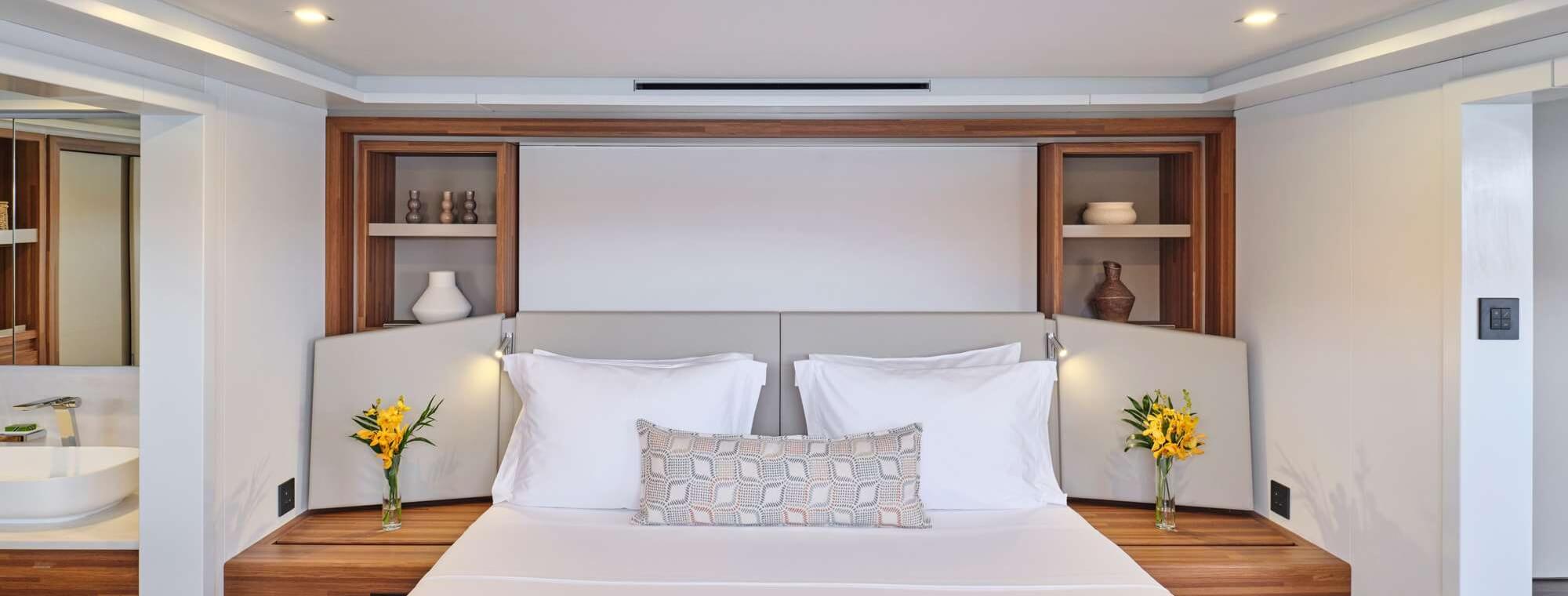 ALINA Fountaine Pajot 18