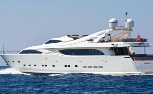 WHISPER V Ferretti 1
