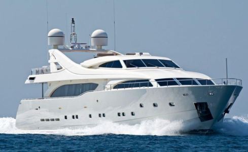 WHISPER V Ferretti 2