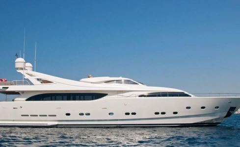 WHISPER V Ferretti 3