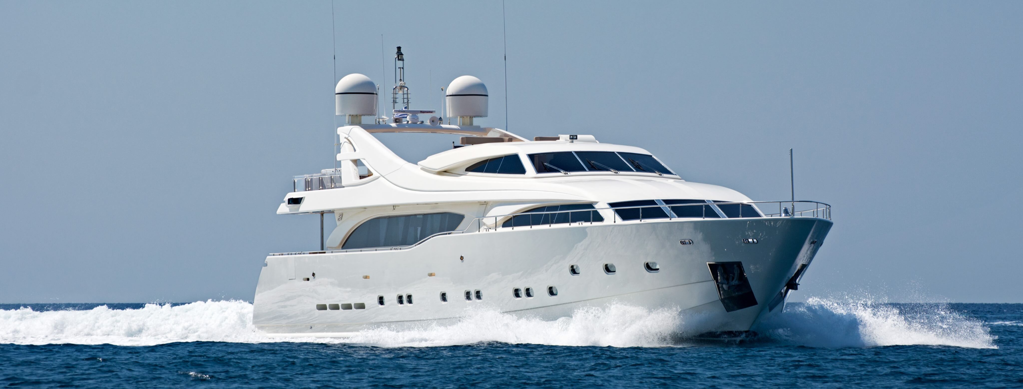 WHISPER V Ferretti 2