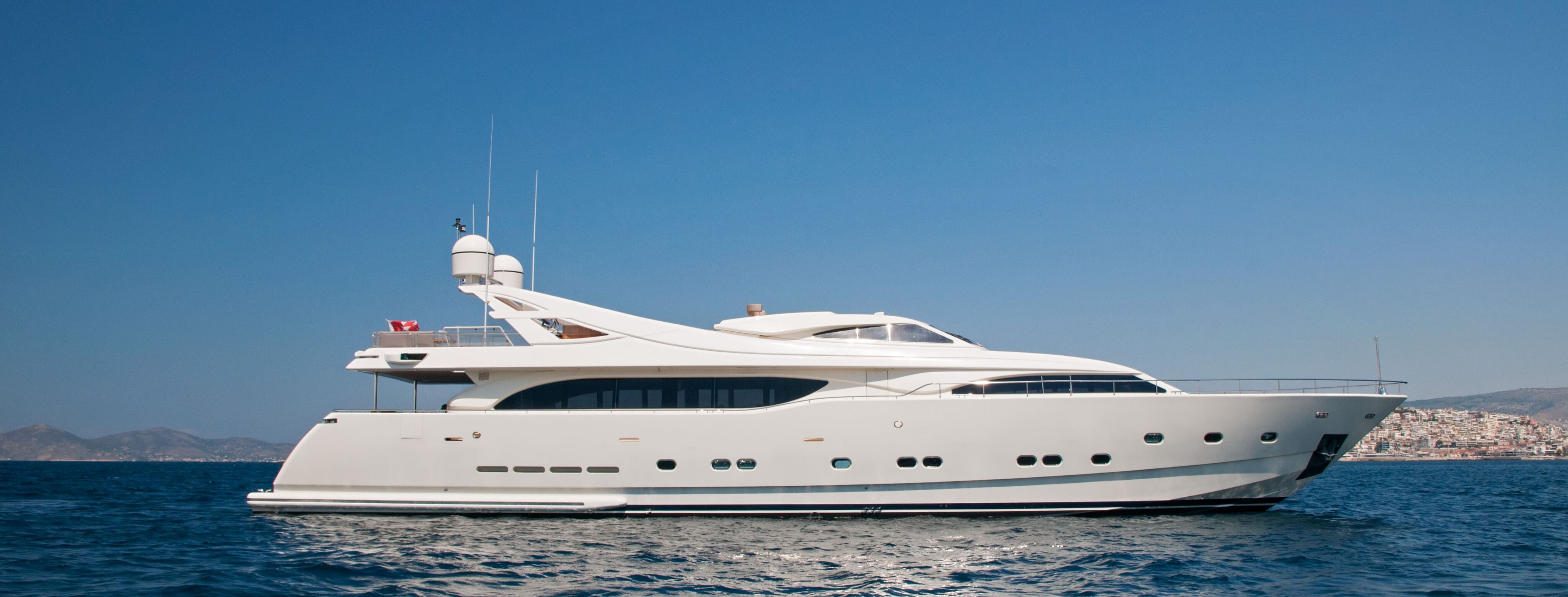 WHISPER V Ferretti 3