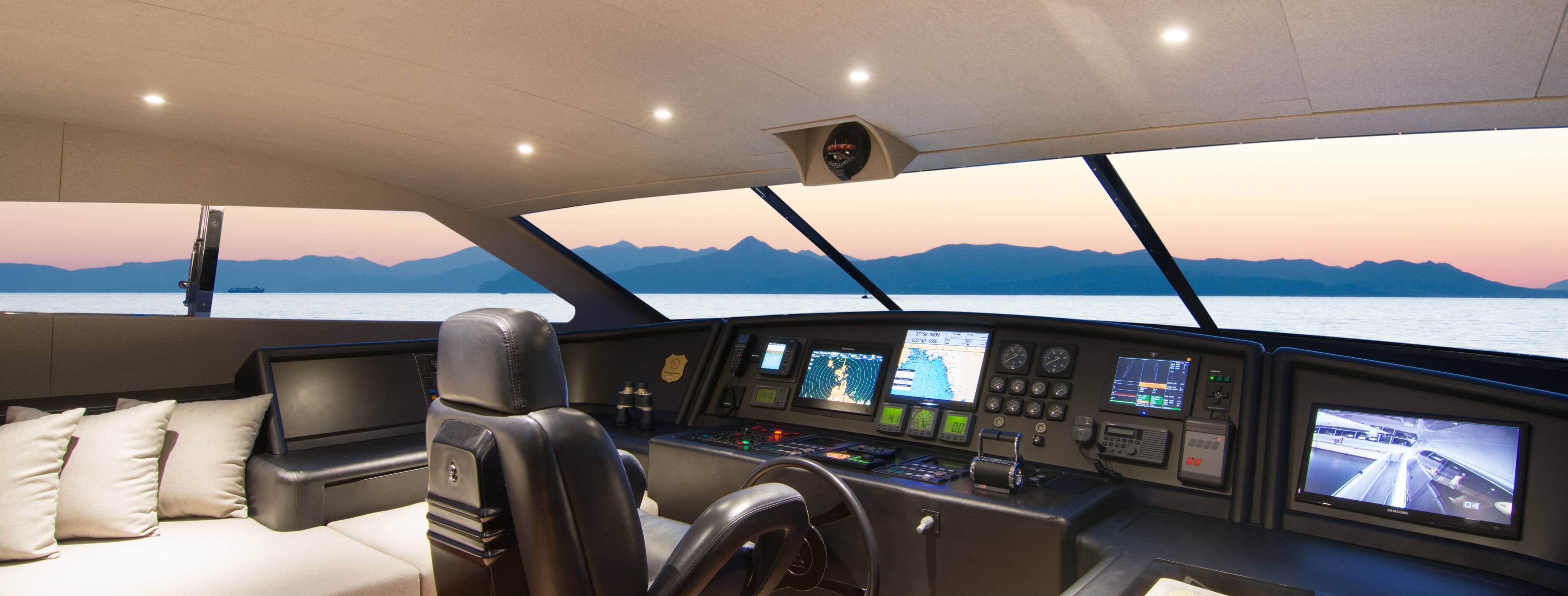 WHISPER V Ferretti 10