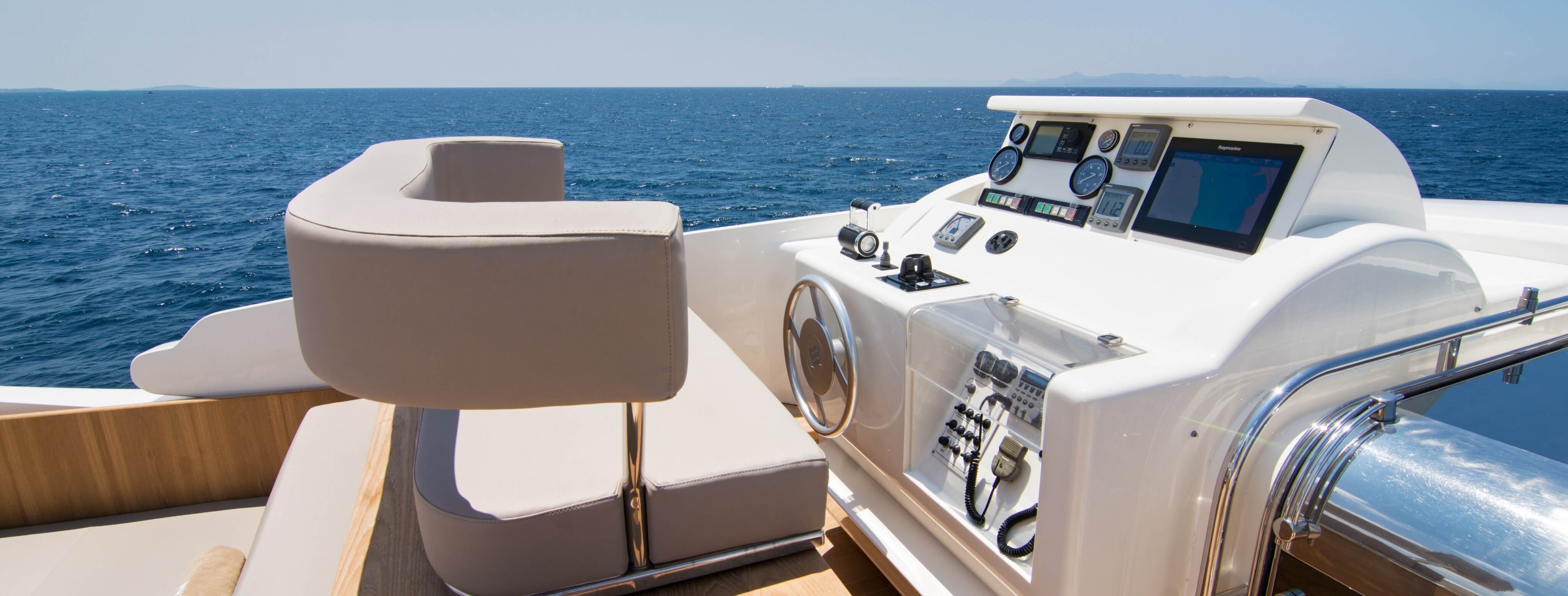 WHISPER V Ferretti 5