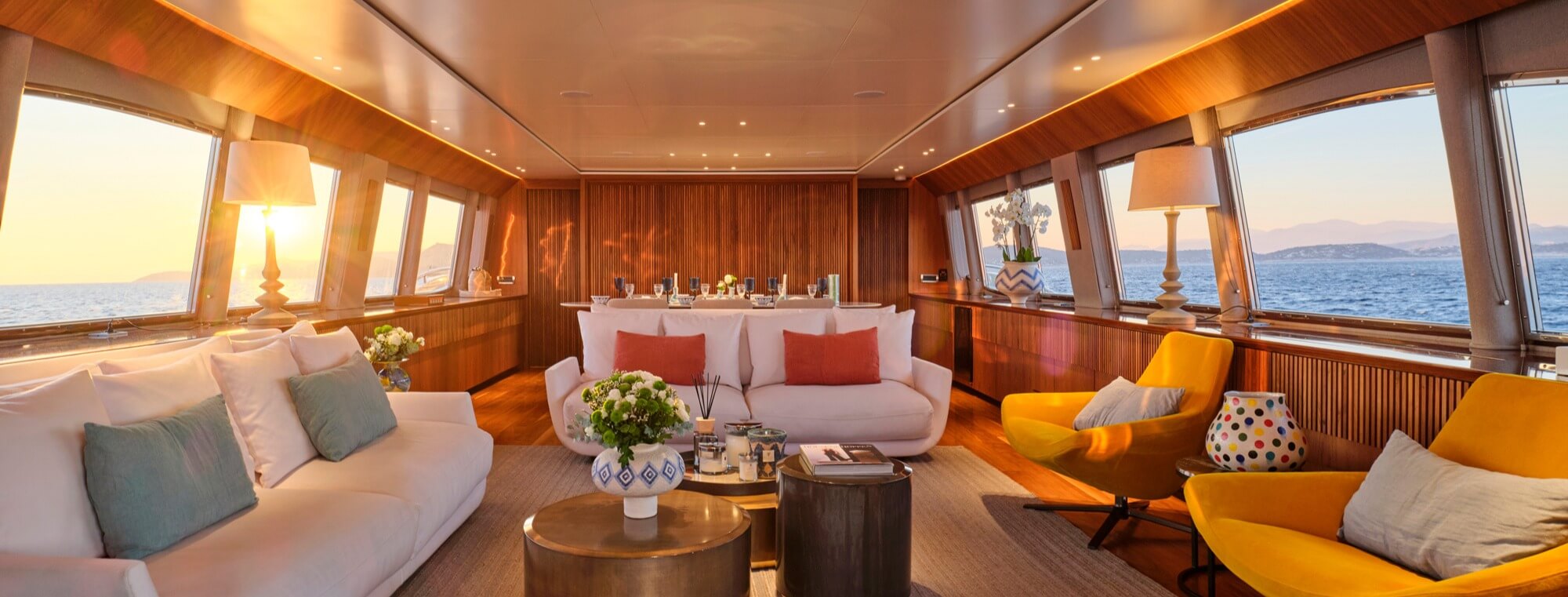 WHISPER V Ferretti 16