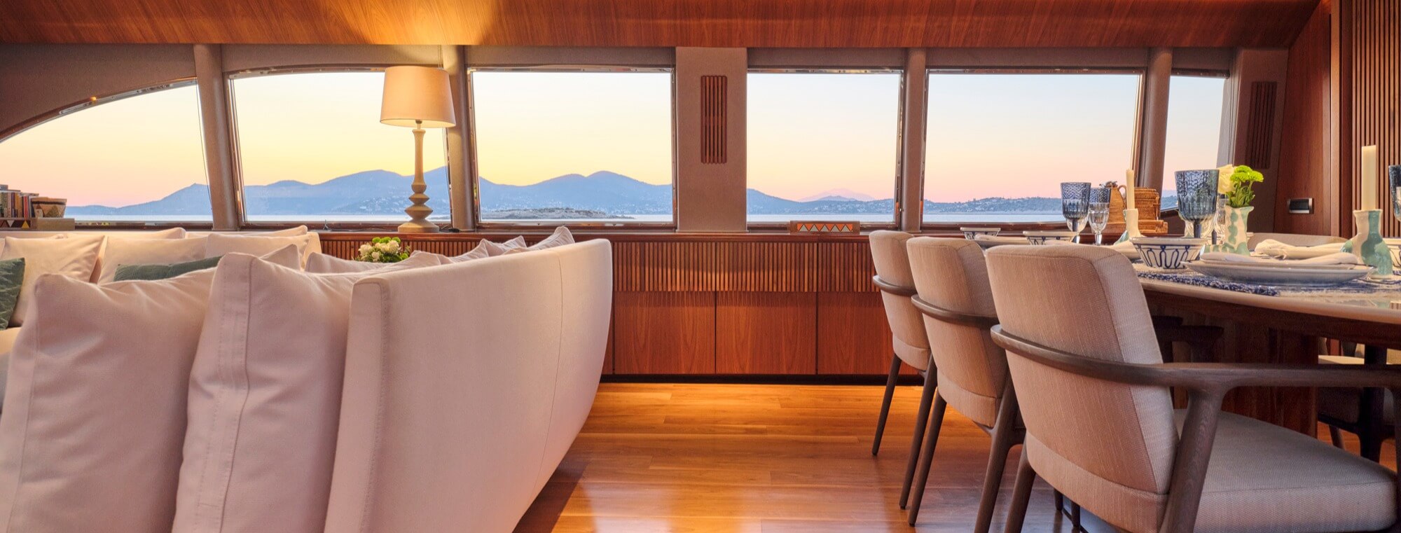 WHISPER V Ferretti 17