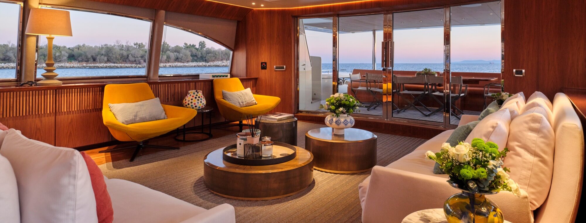 WHISPER V Ferretti 18