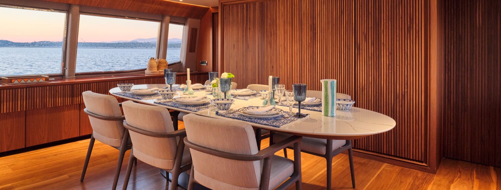 WHISPER V Ferretti 19