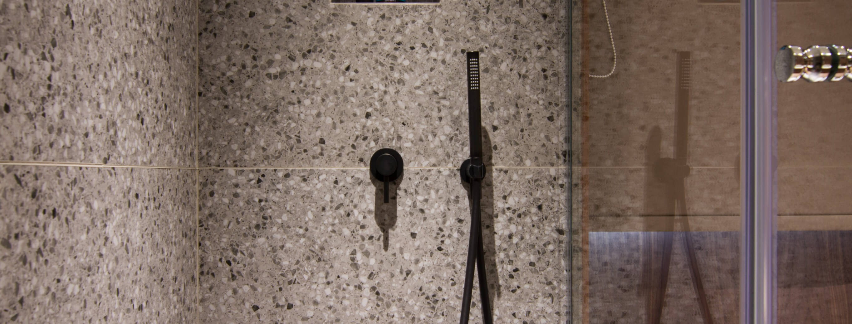 WHISPER V Ferretti 21