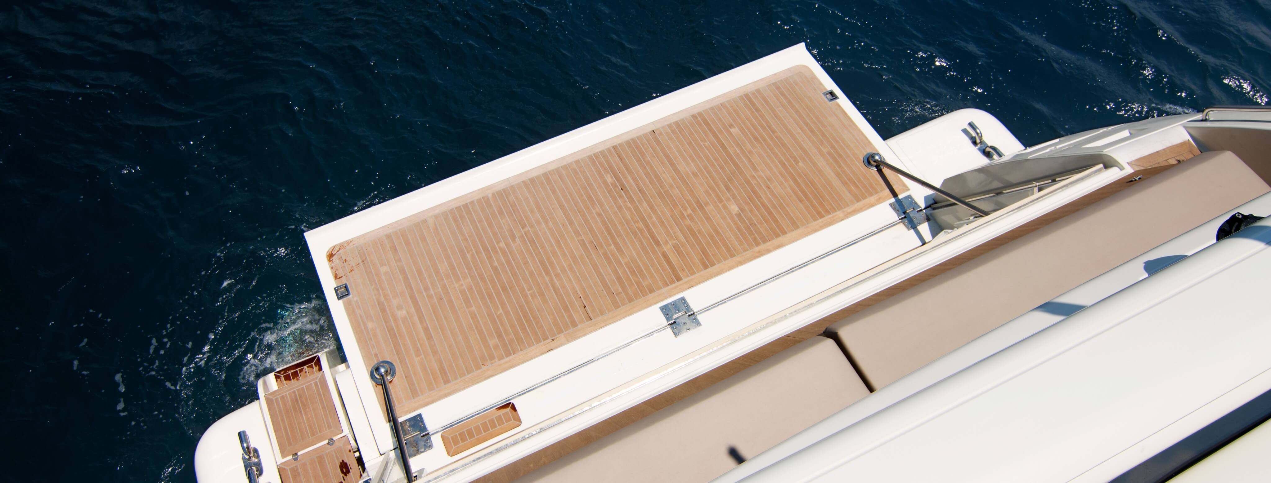 WHISPER V Ferretti 7