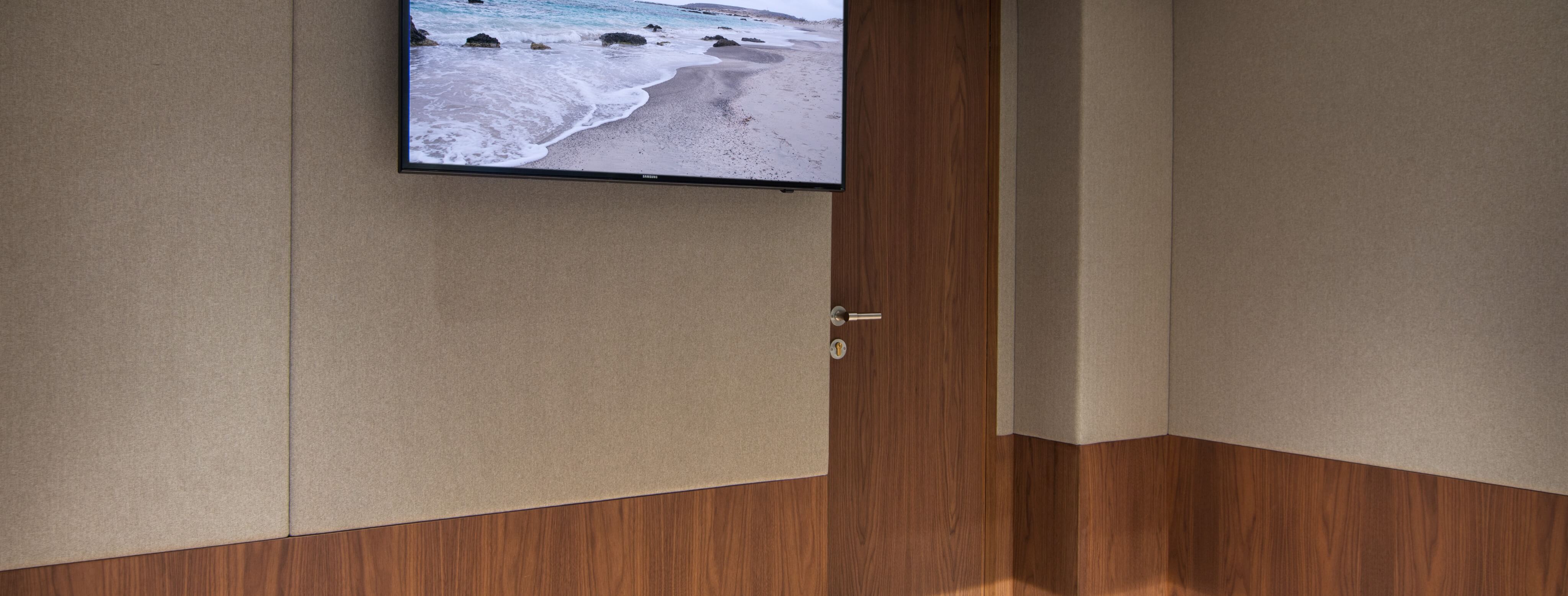 WHISPER V Ferretti 24