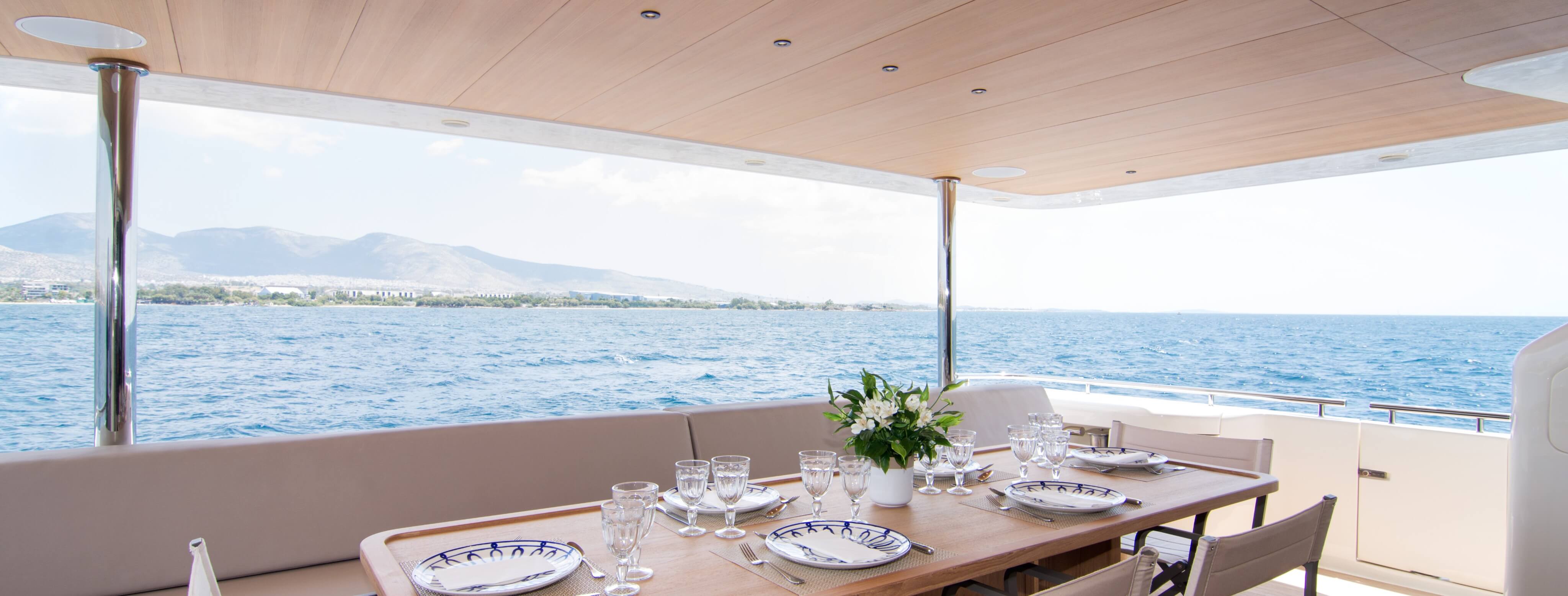 WHISPER V Ferretti 9