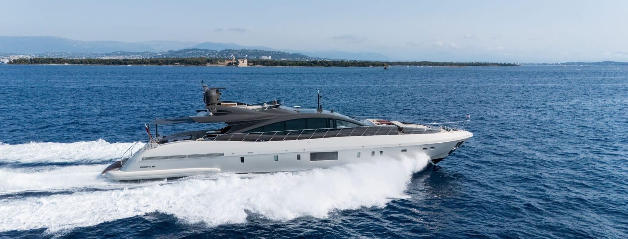 M/Y FANAMAX Overmarine 1