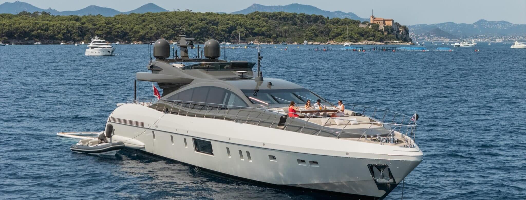 M/Y FANAMAX Overmarine 7