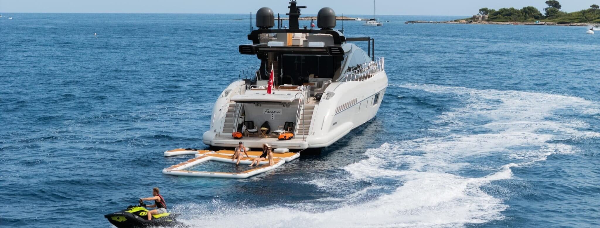 M/Y FANAMAX Overmarine 11