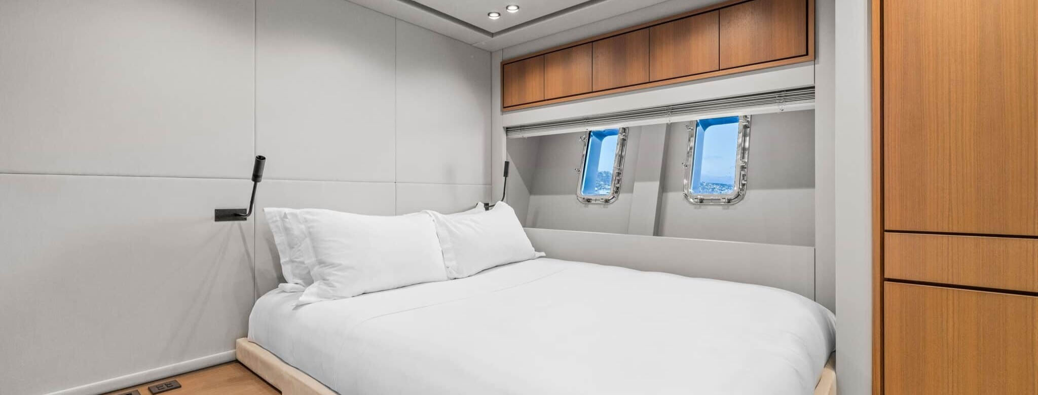 M/Y FANAMAX Overmarine 26