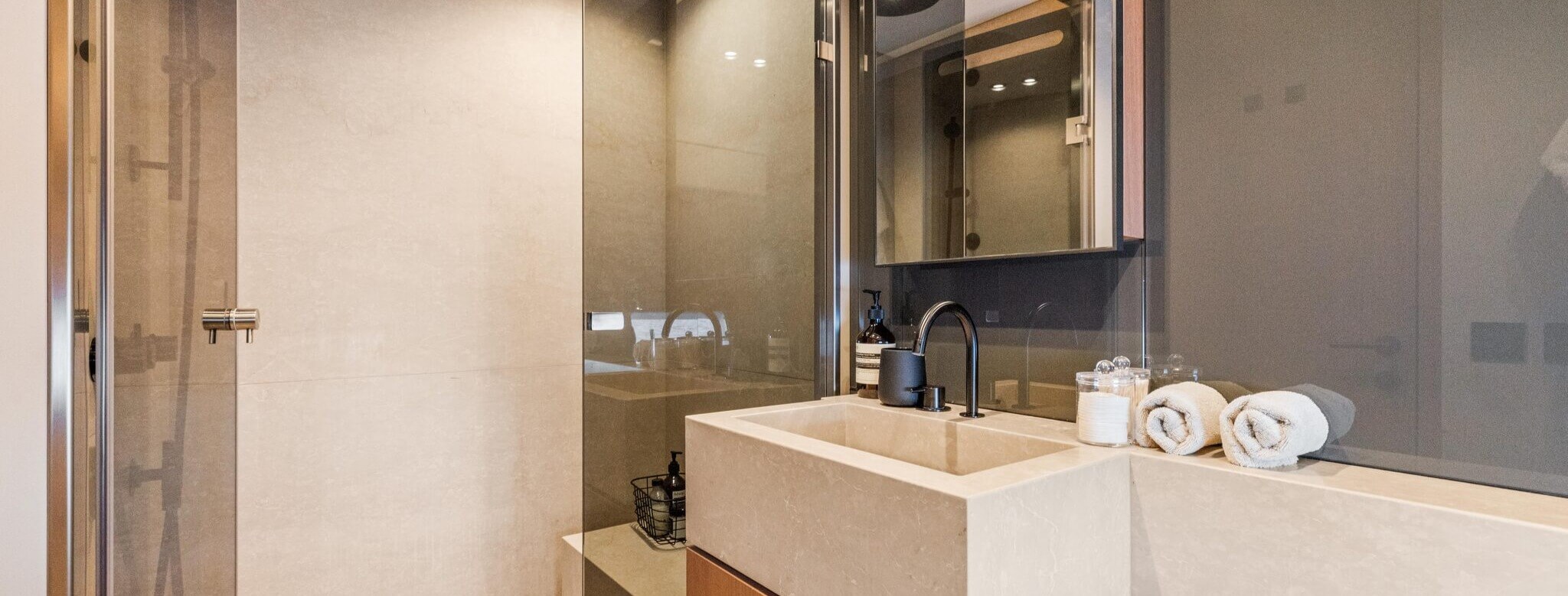 M/Y FANAMAX Overmarine 27