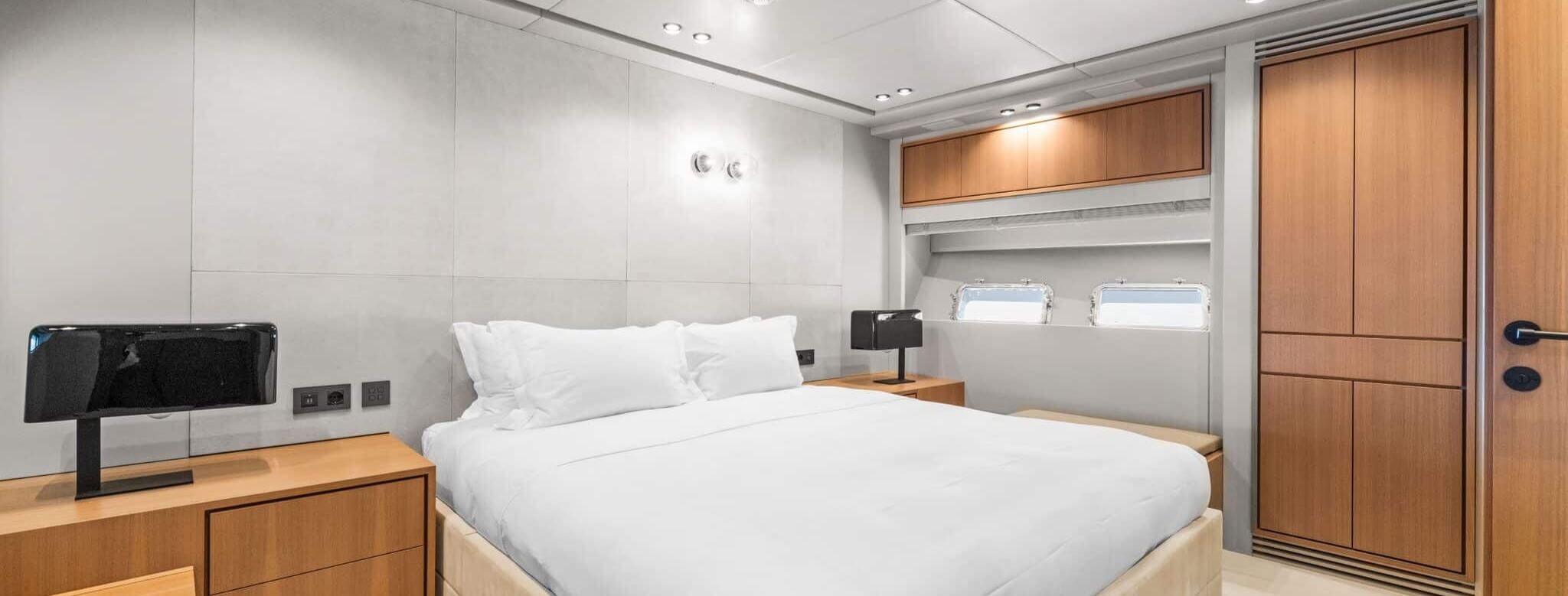 M/Y FANAMAX Overmarine 29