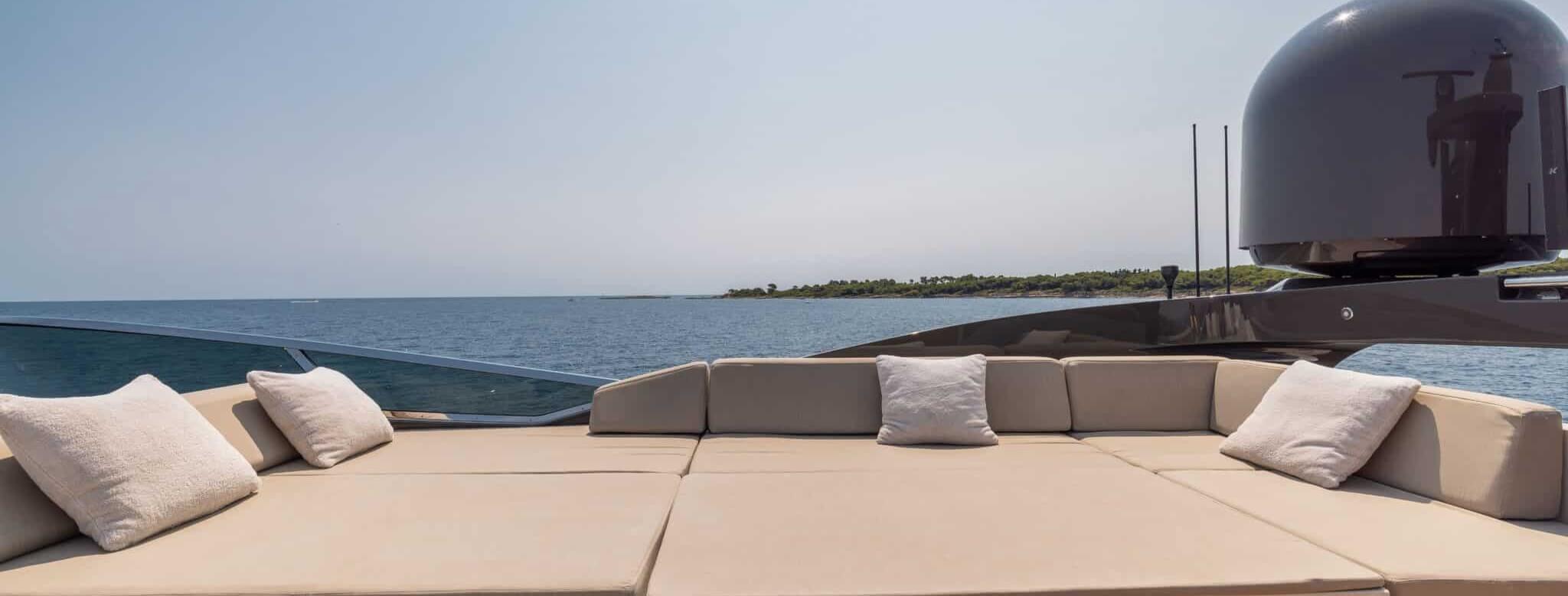 M/Y FANAMAX Overmarine 18