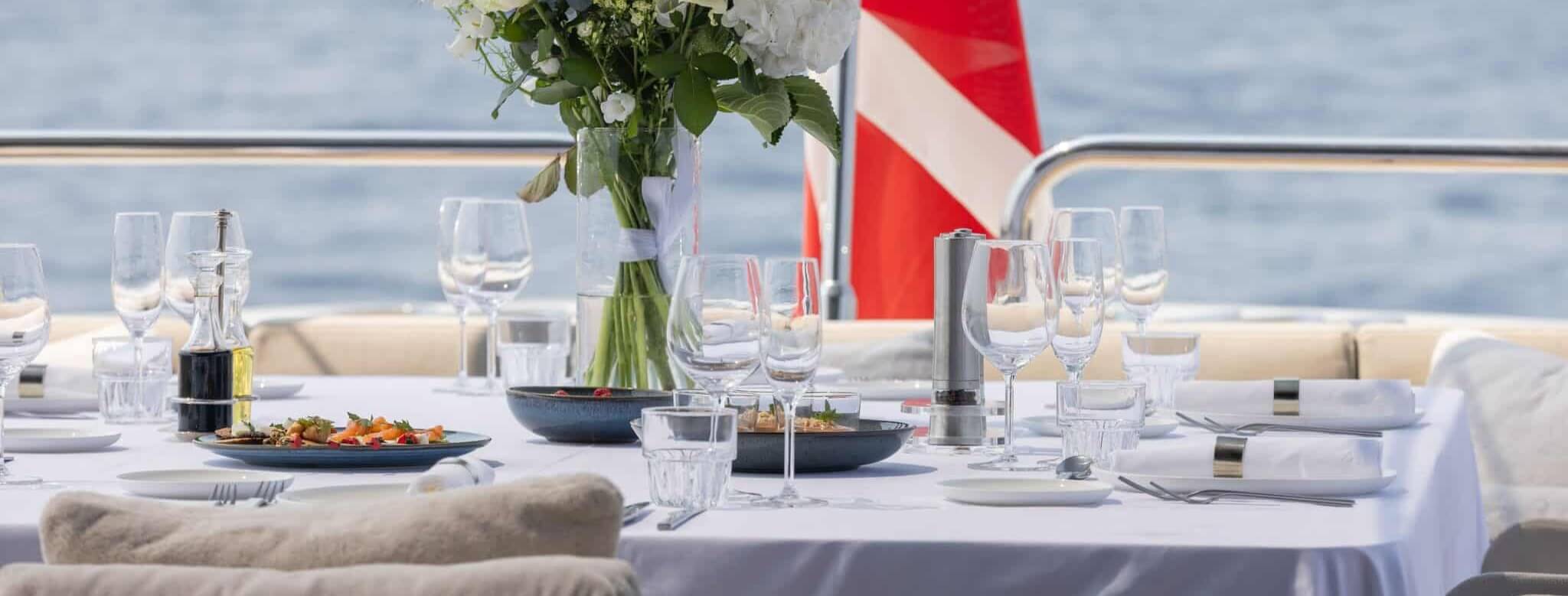 M/Y FANAMAX Overmarine 21