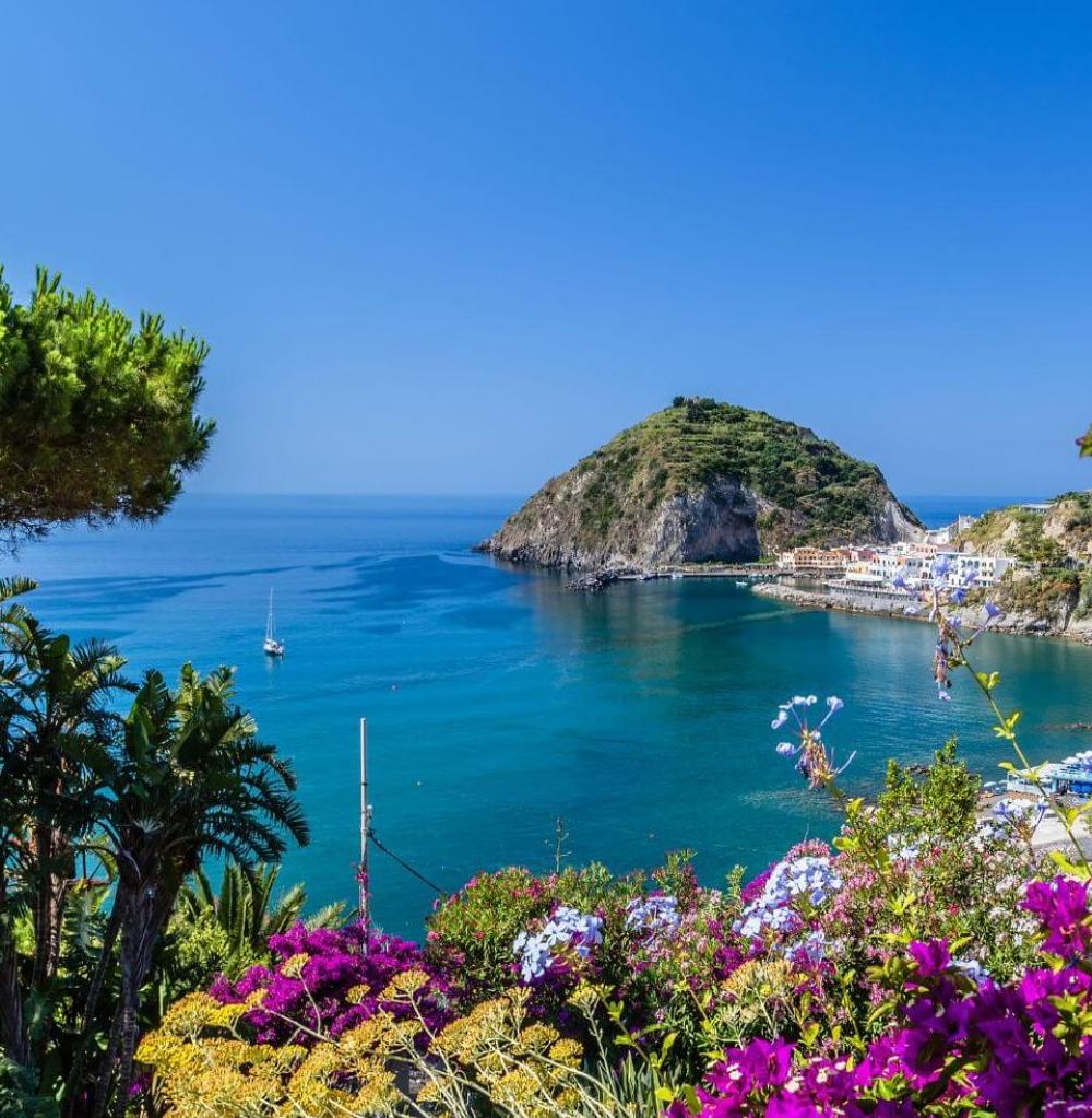 Superyacht charter Nápoles Salerno